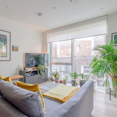 Superb 1 Bedroom Apartment 3Mins From Tube Station Лондон Екстериор снимка