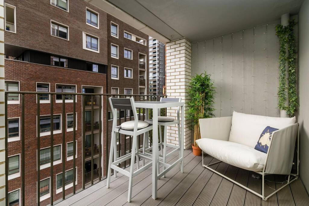 Superb 1 Bedroom Apartment 3Mins From Tube Station Лондон Екстериор снимка
