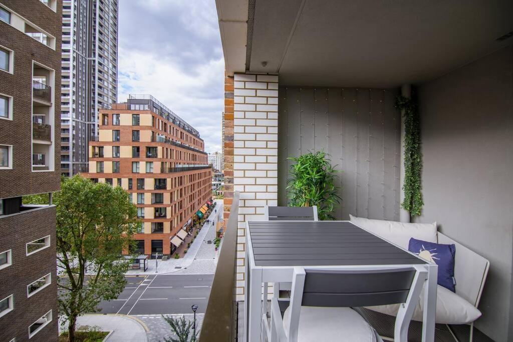 Superb 1 Bedroom Apartment 3Mins From Tube Station Лондон Екстериор снимка